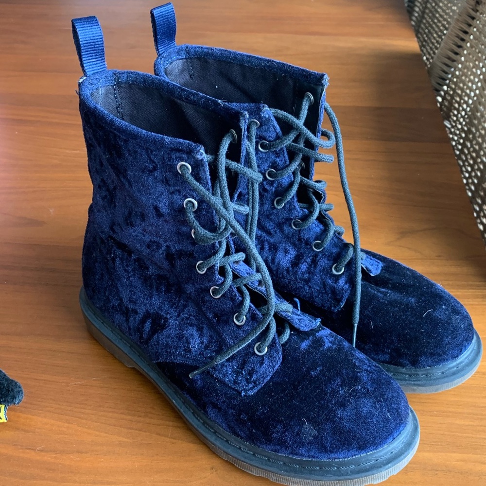 Dr Marten Dupe velvet combat boots